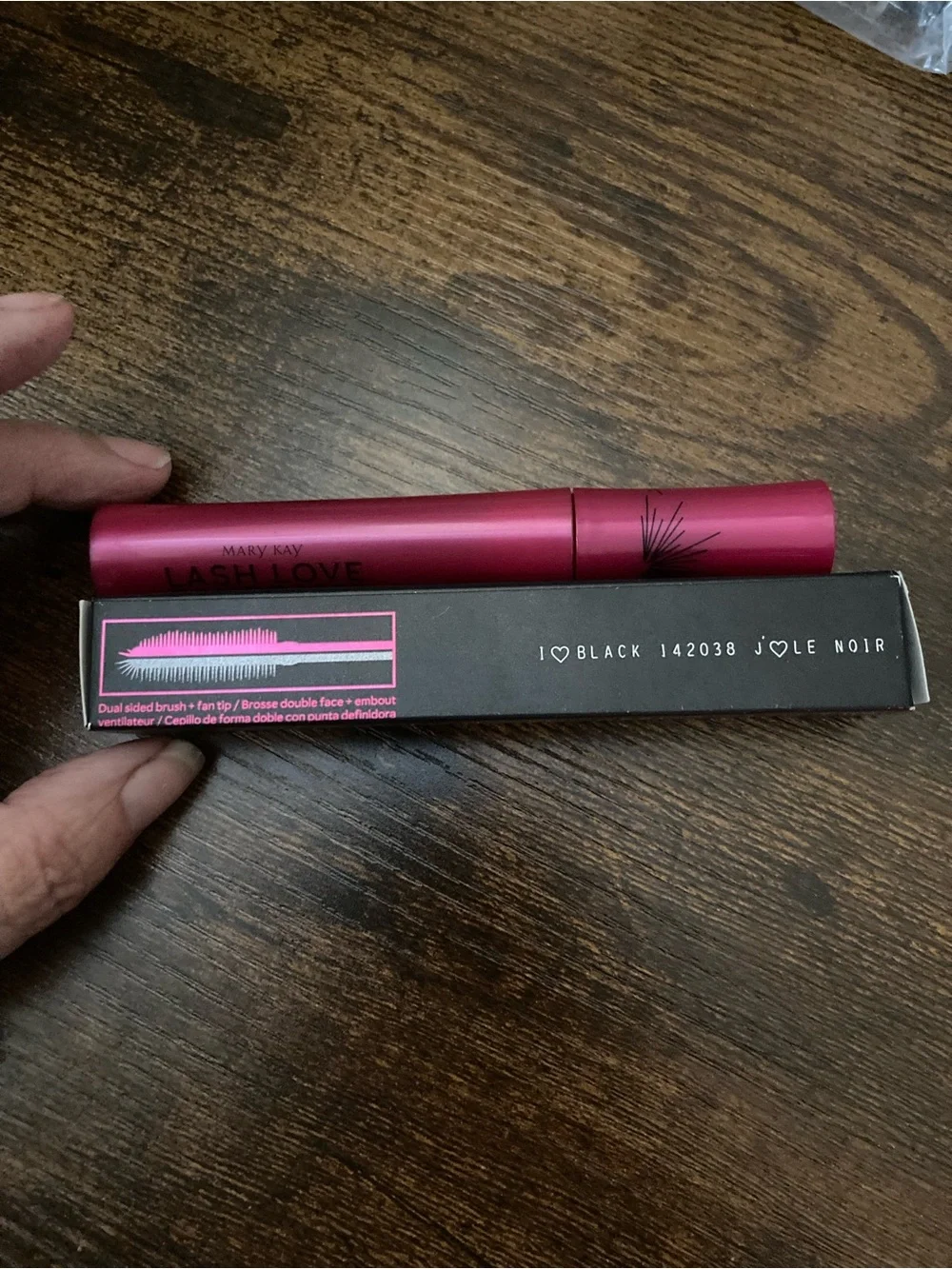 Mary Kay Lash Love Fanorama Mascara — Bright Pink